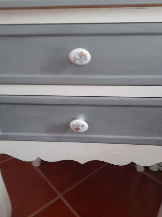 2 Mesas de cabeceira