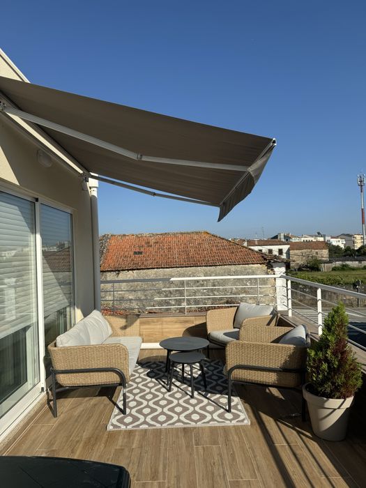 Conjunto Sofa + 2 poltronas + 2 mesas (de centro) de exterior.