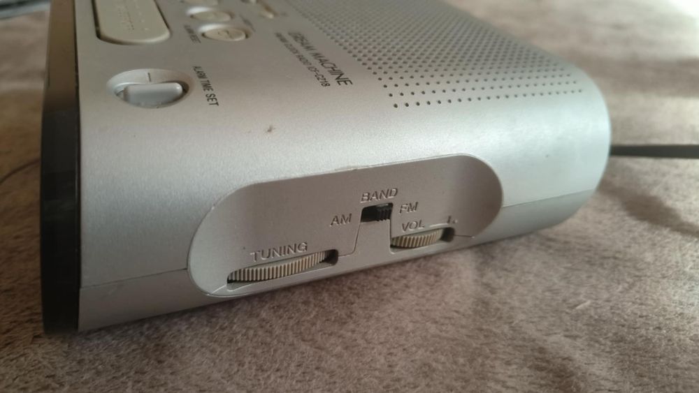 Bardzo głośny radio budzik Sony