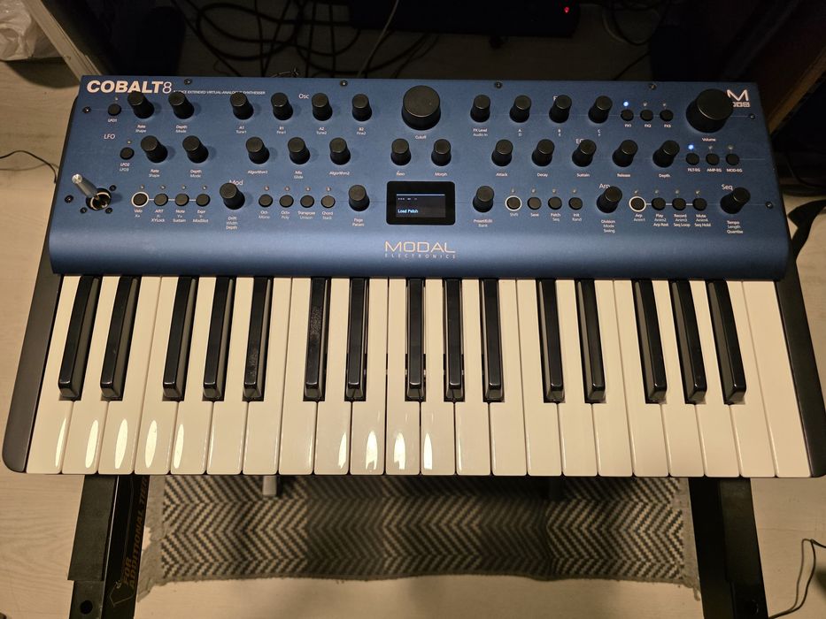 Sintetizador Modal Cobalt 8