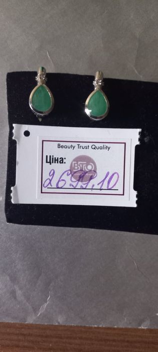 Срібні сережки зі смарагдами