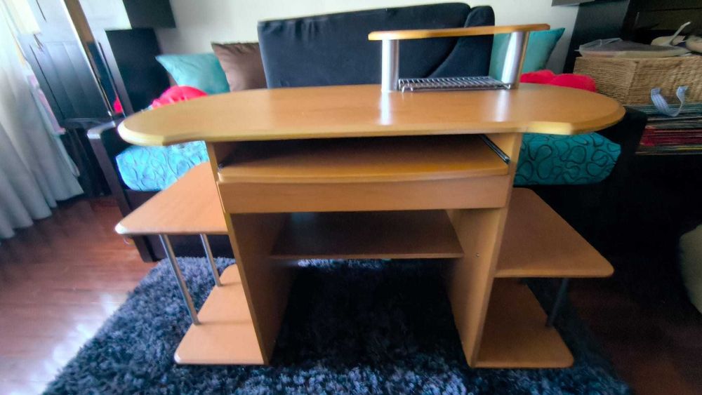 Secretária de computador