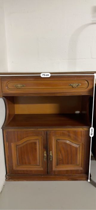 Móvel em madeira com gaveta e portas – 75 cm