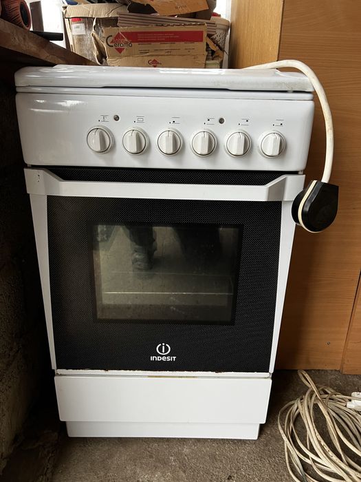 Продам Электроплиту Indesit