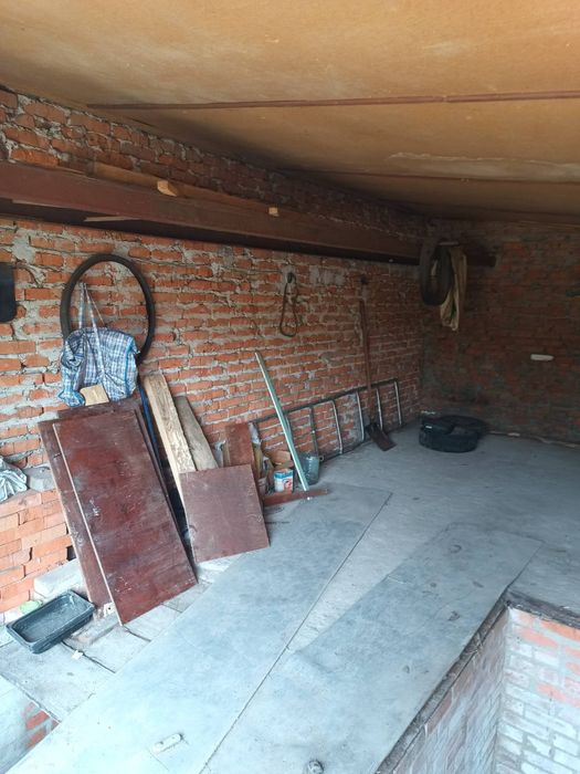Продам цегляний гараж