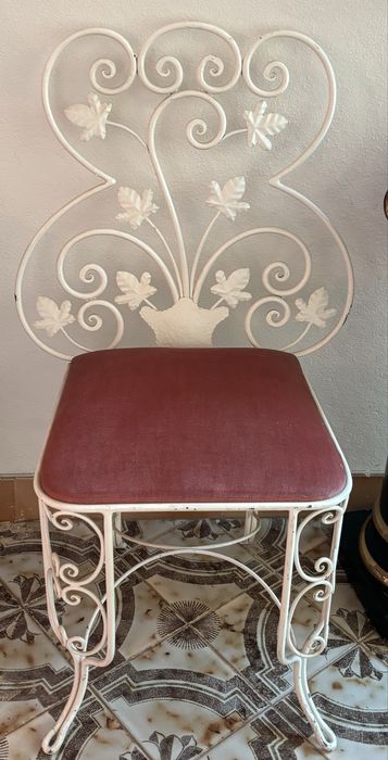 Cadeiras estufadas em veludo