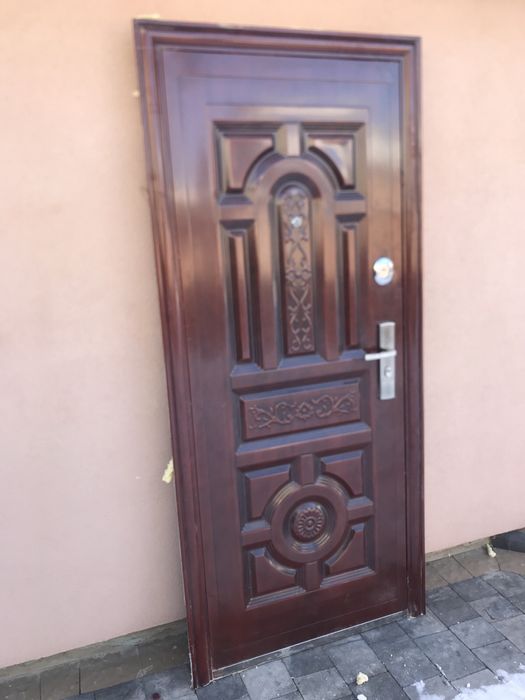 Двері вхідні металеві