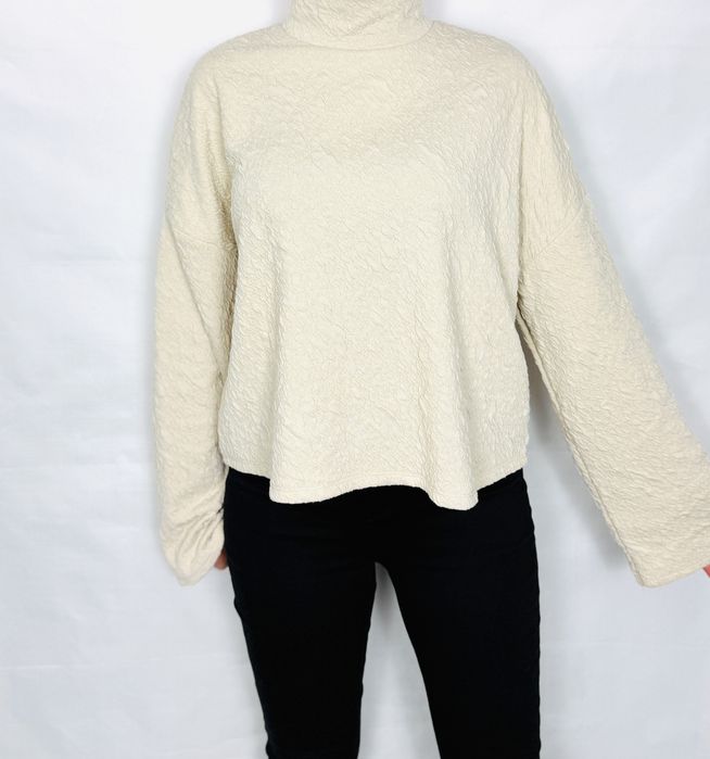 Kremowa bluzka z wysoką stójką S 36