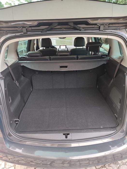 Opel Zafira Tourer 110k km ano 2015 Ótimo estado