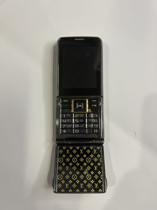 Телефон Louis Vuitton F 460 на две сим