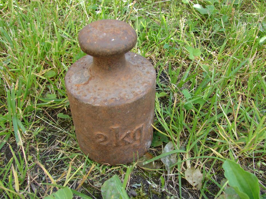 Stary odważnik ciężarek 2kg żeliwny
