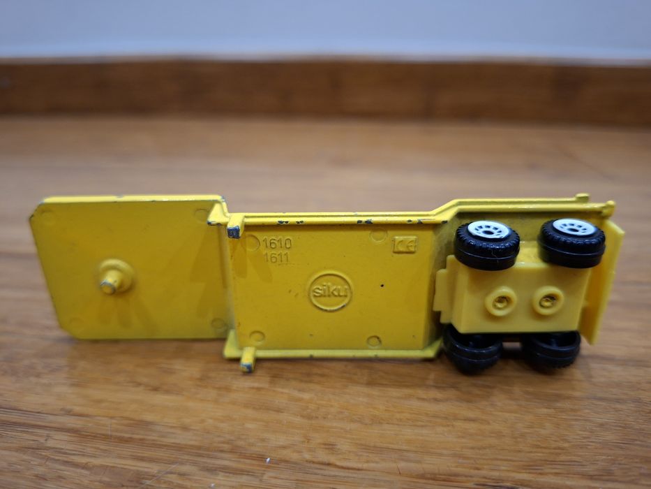 Model Siku 1610/1611 naczepa