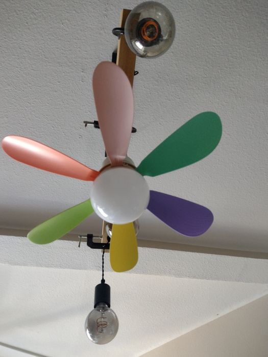 Lampa sufitowa z wiatrakiem