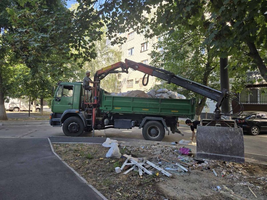 Вывоз мусора.Выкачка ямы 9к. Копка ям, заливка колец в яме