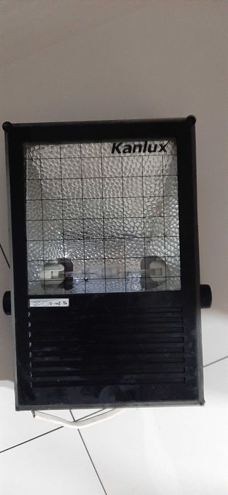 Lampa halogenoea zewnetrzna