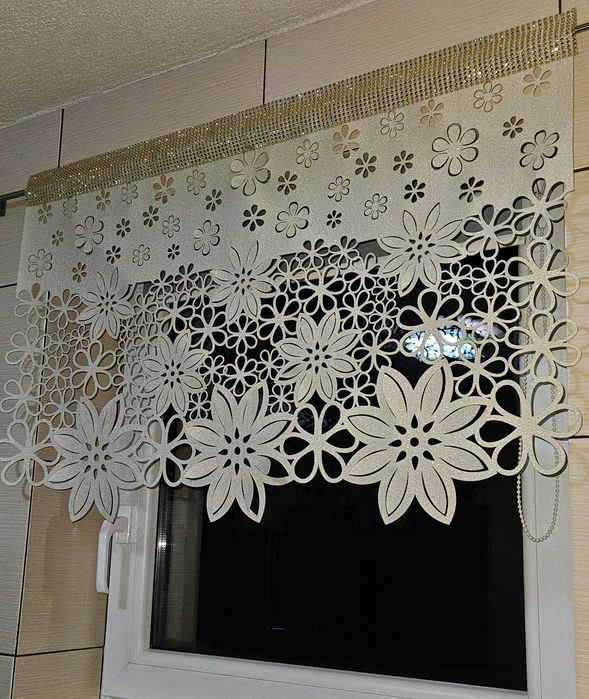 lambrekin lub zazdrostka ażurowy złota - kwiaty