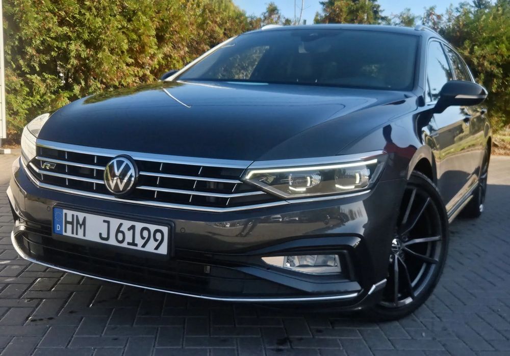 Volkswagen Passat Variant R-LINE 2.0 TDI DSG Panorama ACC Navi Bogata Historia ASO !!!