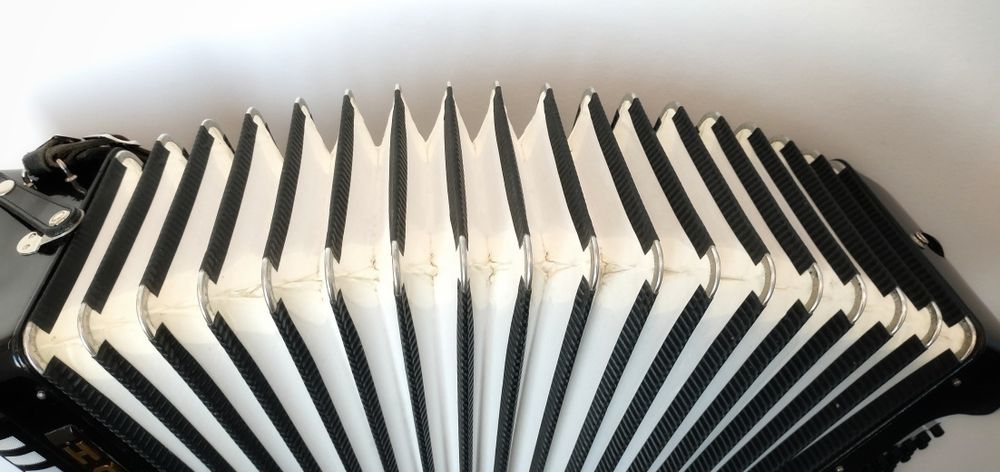 Akordeon Hohner Verdi III - piękny stan !