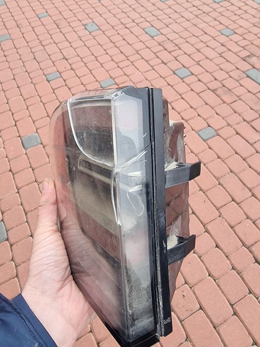 Задній  стоп фара ліхтар tesla x