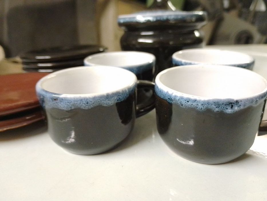 Продам посуду времен СССР Чашки кофейные, блюдца и сахарница керамика