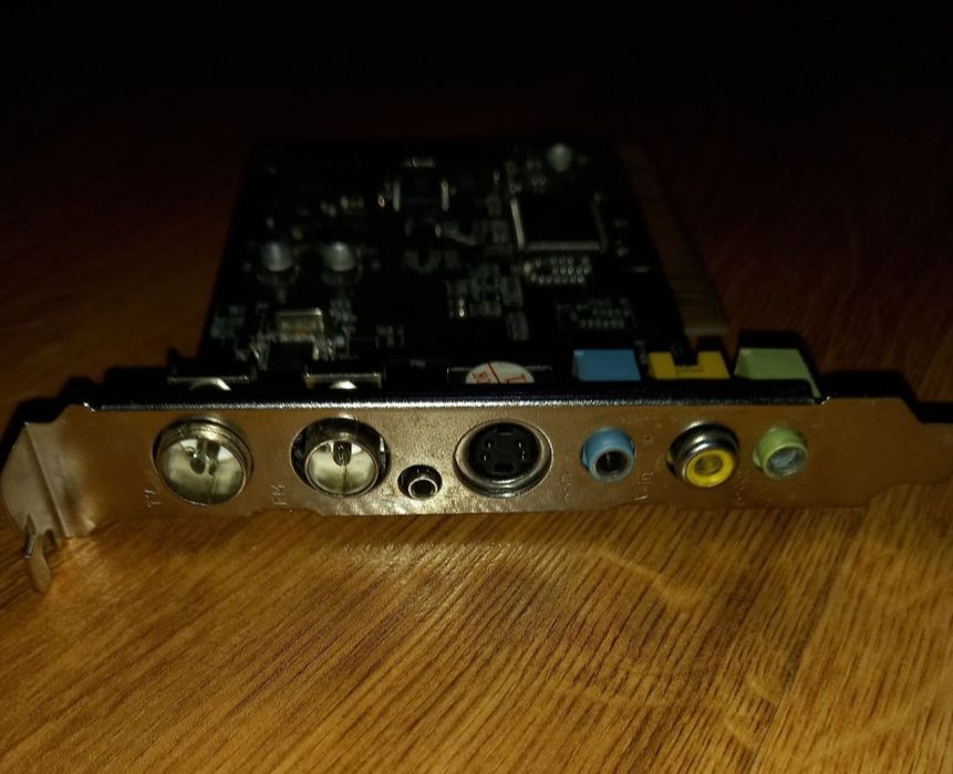 Тв тюнер до ПК, модель на фото. В рабочем состоянии. .