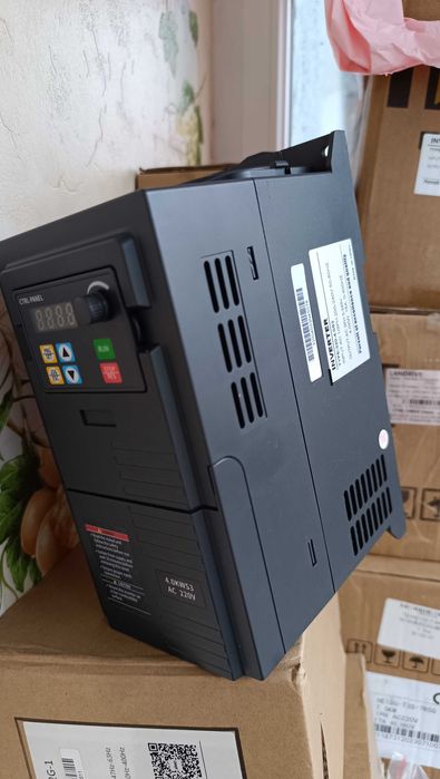 Частотный преобразователь частоты частотник 4 кВт 3/220В suswe 320