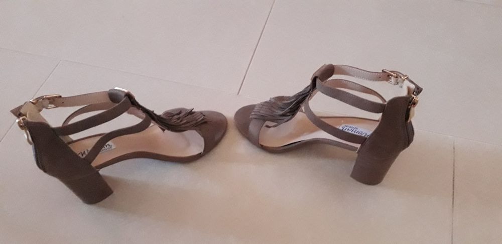 Sandálias castanhas camurça