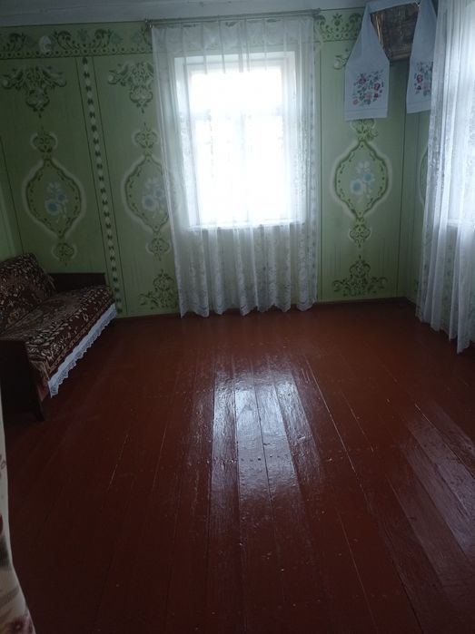 Продаж приміського будинку