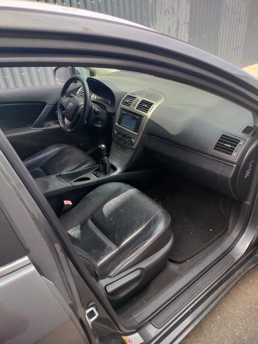 Toyota Avensis T27 2010