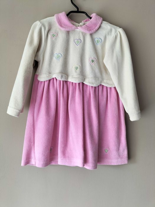 Sukienka z długim rękawem z serduszkami 80-86