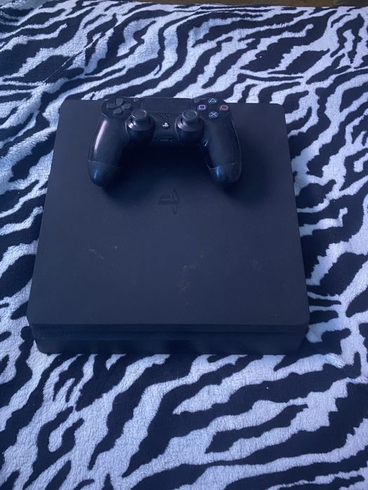 Ps4 preta 500gb usada mas em bom estado