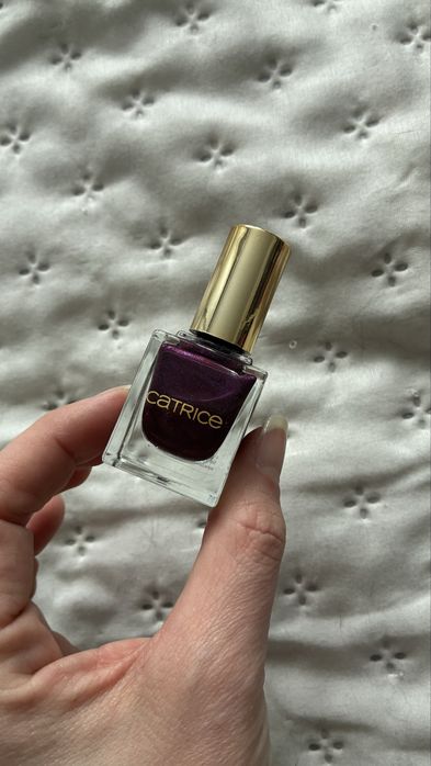 Catrice fioletowy lakiet C03