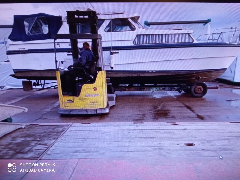 Łódź jacht motorowy cabina