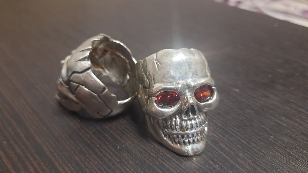Перстень череп серебро