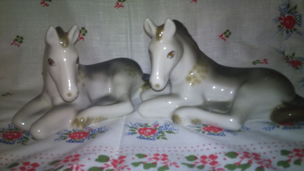 Статуэтка лошадки родом из СССР. Фарфоровая статуэтка Лось из СССР.