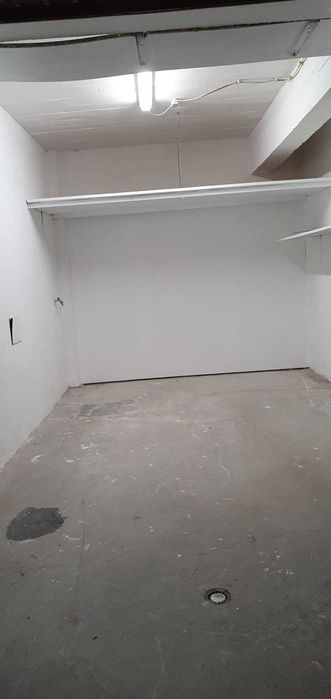 Arrenda-se garagem fechada - box