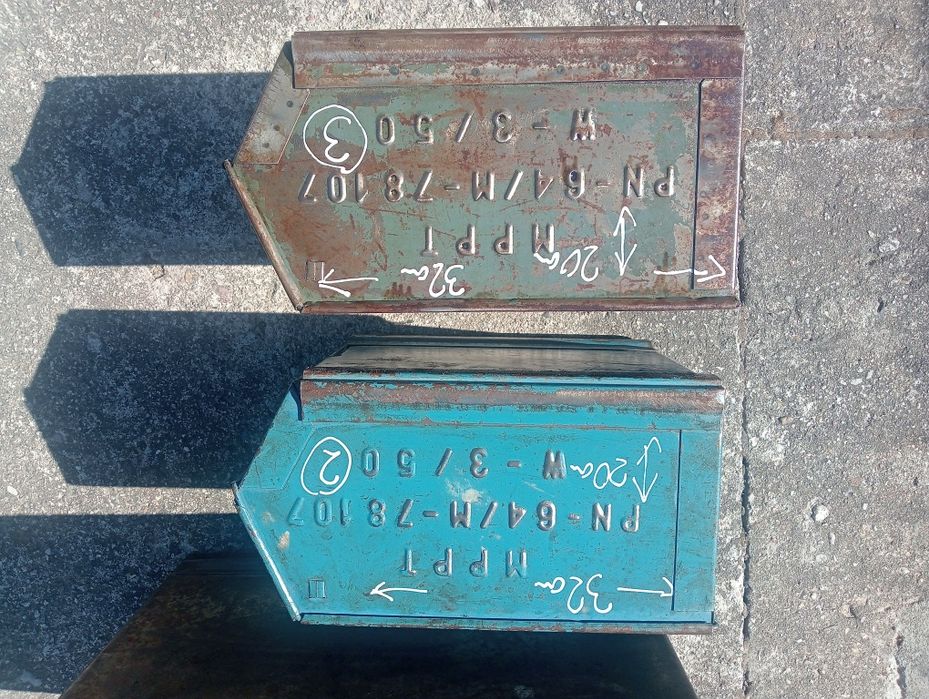 Kuwety metalowe starej produkcji z epoki PRL