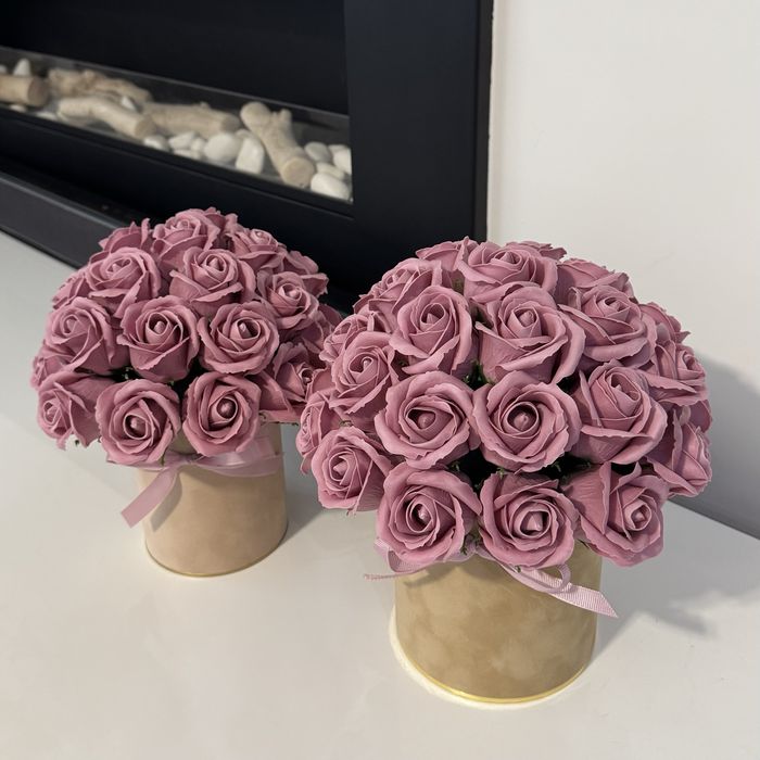 Flowerbox z różami mydlanymi w odcieniach beżu i różu