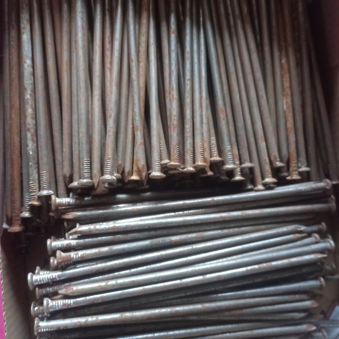 Гвозді нові різних розмірів