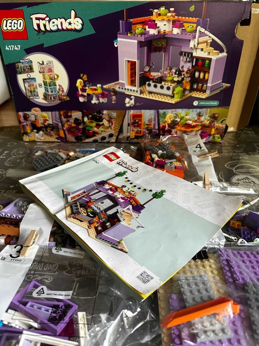 Конструктор LEGO® Friends Хартлейк-Сити. Общественная кухня (41747)