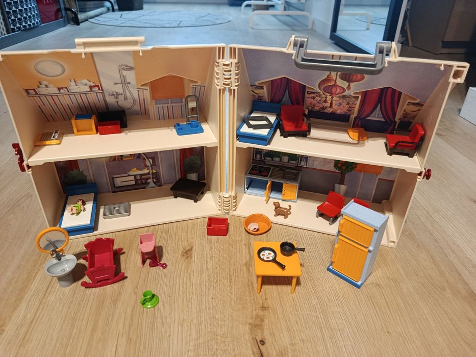 Domek plastikowy  Playmobil - dla lalek