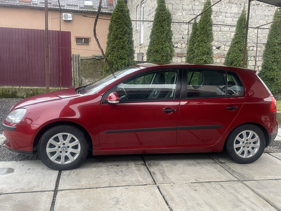 Volkswagen Golf . 1,4 mpi . 2003 рік. Червоний металік