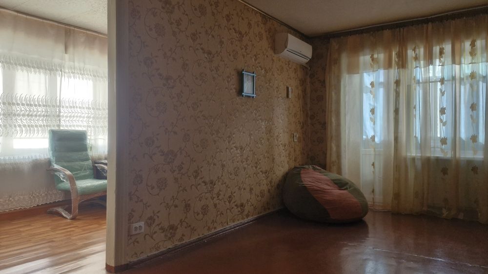 СРОЧНО!Продам 2х кімнату в центрі Павлограда по вул.Шевченка