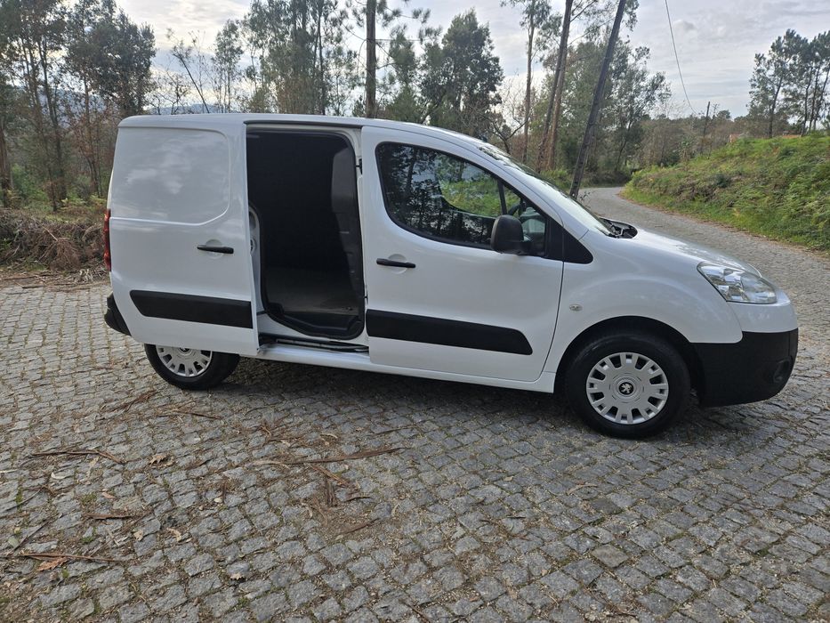 181mil km, completo, revisado com troca de distribuição, impecável