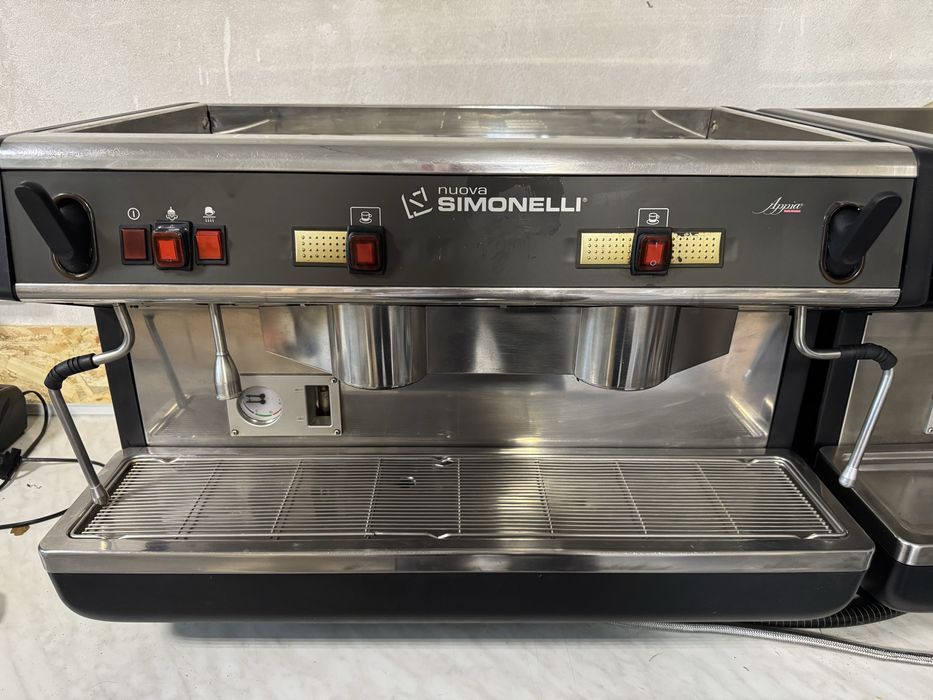 Кавомашина професійна Nuova Simonelli Appia 2 gr