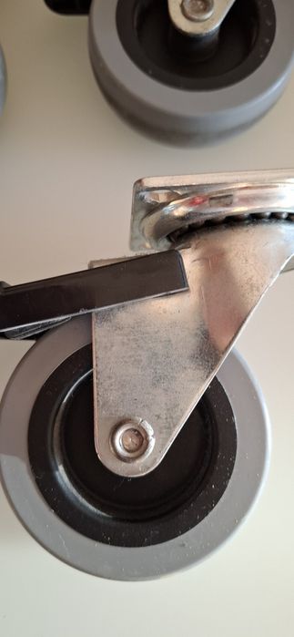 Rodízios com travão