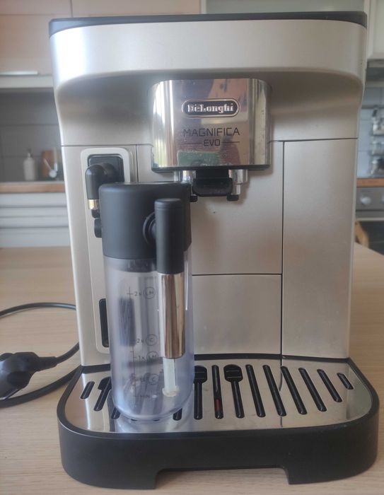 Ekspres DeLonghi Magnifica Evo