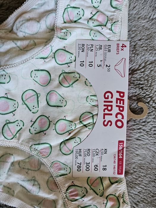 Трусики на дівчинку нові