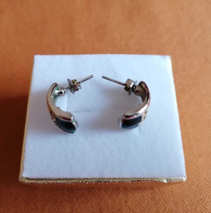 Kolczyki wkręty marki Havard.