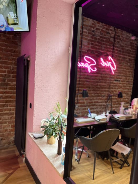 Podnajem stanowisko manicure/pedicure w kameralnym salonie  Centrum